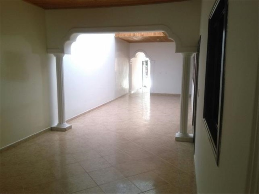 Casa de 5 alcobas en venta en Comuneros, Bucaramanga, 178 m² · foto 3 de 17