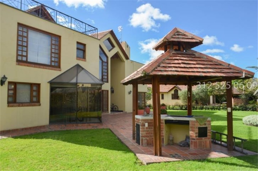 Casa de 4 alcobas en venta en Centro, Sopó, 420 m² · foto 4 de 24