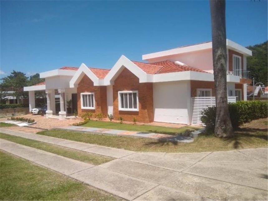 Casa de 4 alcobas en venta en Co. Arcadia, Piedecuesta, 460 m² · foto 2 de 24