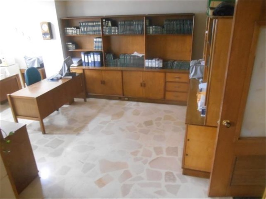 Local en Arriendo - Más