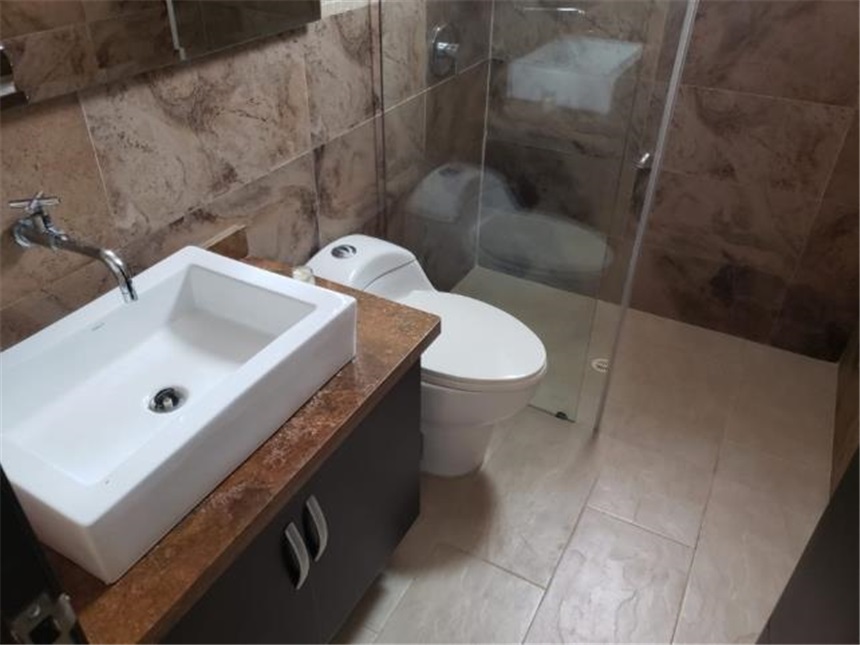 Casa de 4 alcobas en venta en Guayanas, Floridablanca, 450 m² · foto 23 de 24