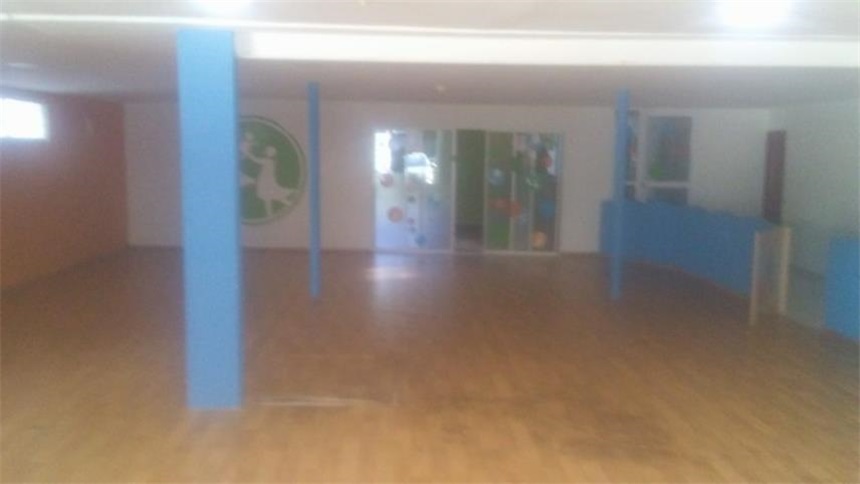 Local en Arriendo - Más