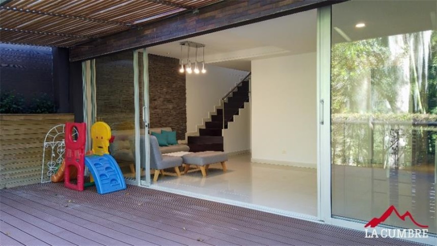 Casa de 3 alcobas en venta en Loma Del Chocho, Envigado, 270 m² · foto 3 de 17