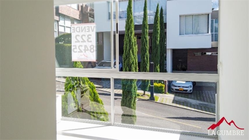 Casa de 3 alcobas en venta en Loma Del Chocho, Envigado, 270 m² · foto 14 de 17