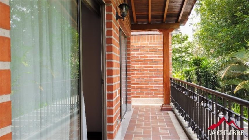Casa de 3 alcobas en venta en El Tesoro, Medellín, 240 m² · foto 11 de 14