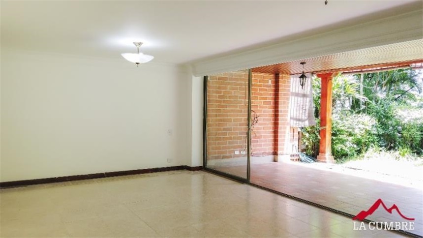 Casa de 3 alcobas en venta en El Tesoro, Medellín, 240 m² · foto 5 de 14