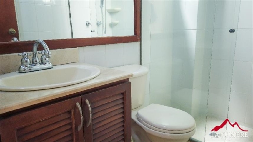 Casa de 3 alcobas en venta en El Tesoro, Medellín, 240 m² · foto 8 de 14
