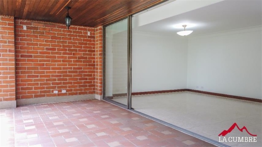 Casa de 3 alcobas en venta en El Tesoro, Medellín, 240 m² · foto 4 de 14