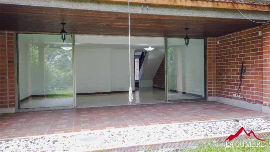 Casa de 3 alcobas en venta en El Tesoro, Medellín, 240 m² · foto 3 de 14