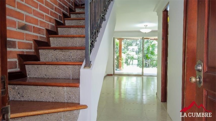Casa de 3 alcobas en venta en El Tesoro, Medellín, 240 m² · foto 9 de 14