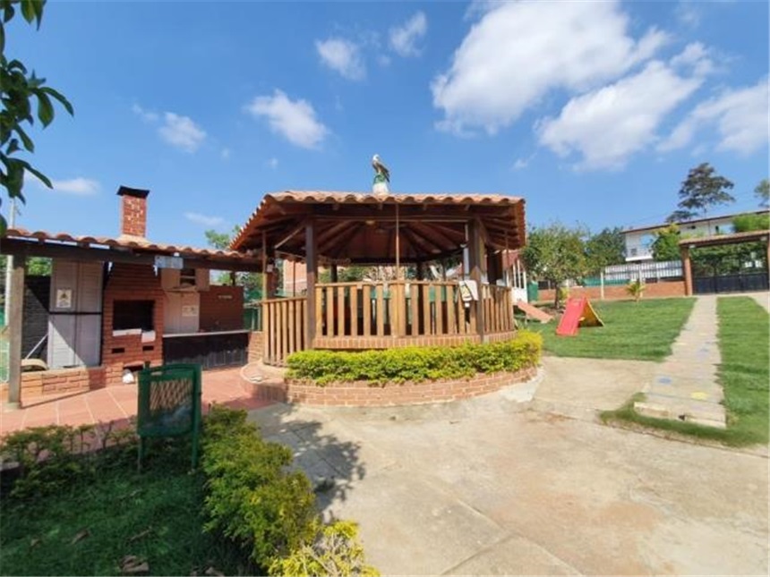 Casa de 7 alcobas en venta en Ruitoque, Girón, 1000 m² · foto 4 de 17