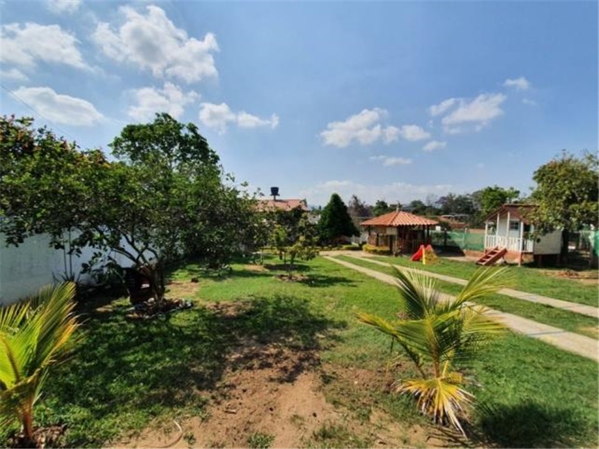 Casa de 7 alcobas en venta en Ruitoque, Girón, 1000 m² · foto 8 de 17