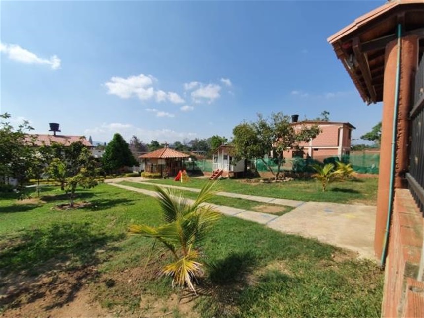 Casa de 7 alcobas en venta en Ruitoque, Girón, 1000 m² · foto 9 de 17
