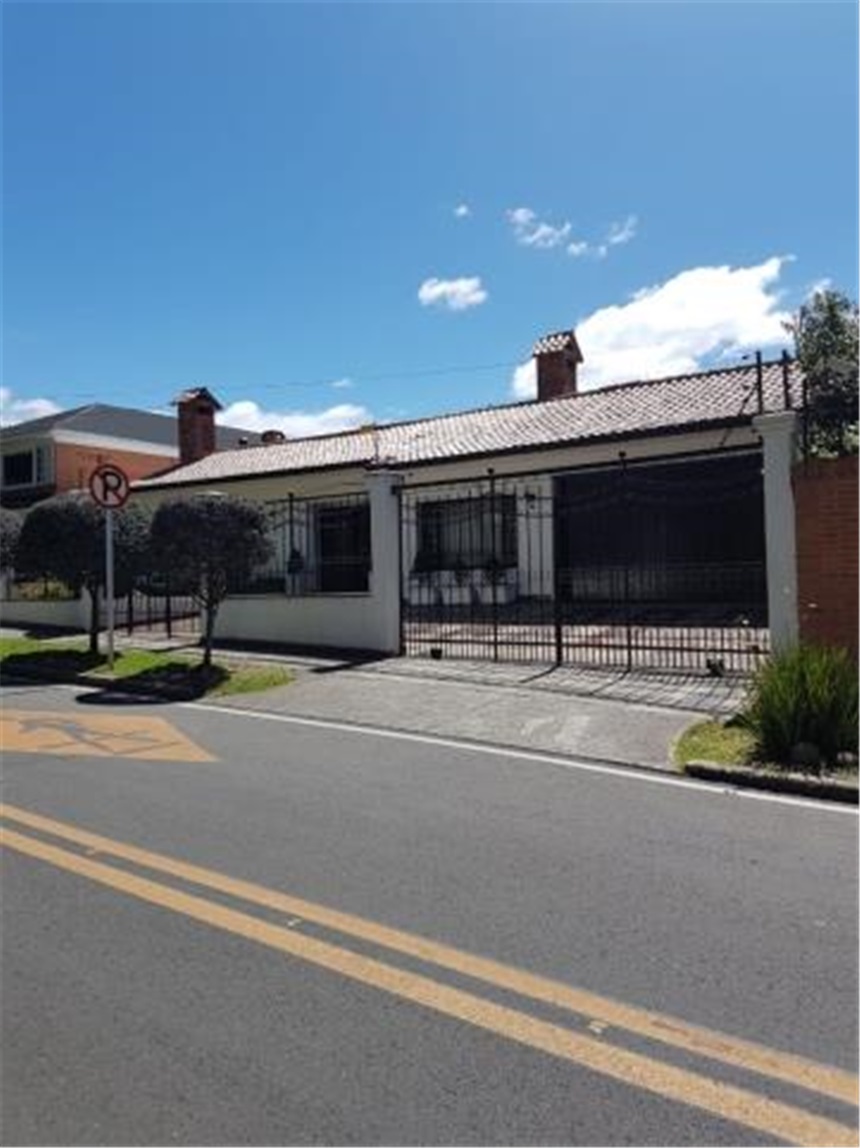 Casa en venta en Santa Barbara Alta, Bogotá · foto 3 de 24