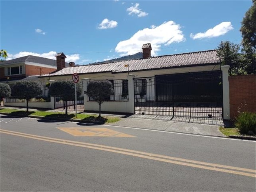 Casa en venta en Santa Barbara Alta, Bogotá · foto 2 de 24