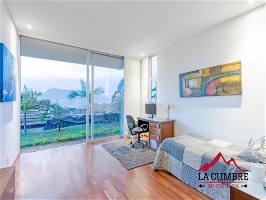 Casa de 3 alcobas en venta en El Tesoro, Medellín, 415 m² · foto 7 de 10