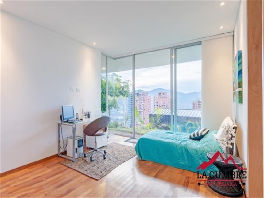 Casa de 3 alcobas en venta en El Tesoro, Medellín, 415 m² · foto 5 de 10