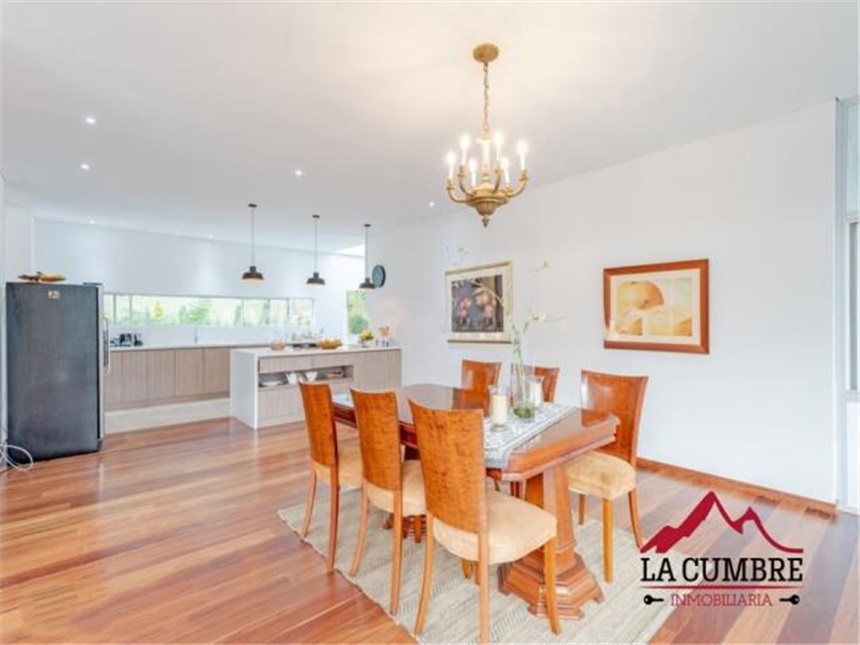 Casa de 3 alcobas en venta en El Tesoro, Medellín, 415 m² · foto 4 de 10