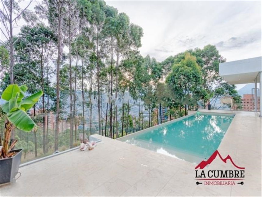 Casa de 3 alcobas en venta en El Tesoro, Medellín, 415 m² · foto 9 de 10