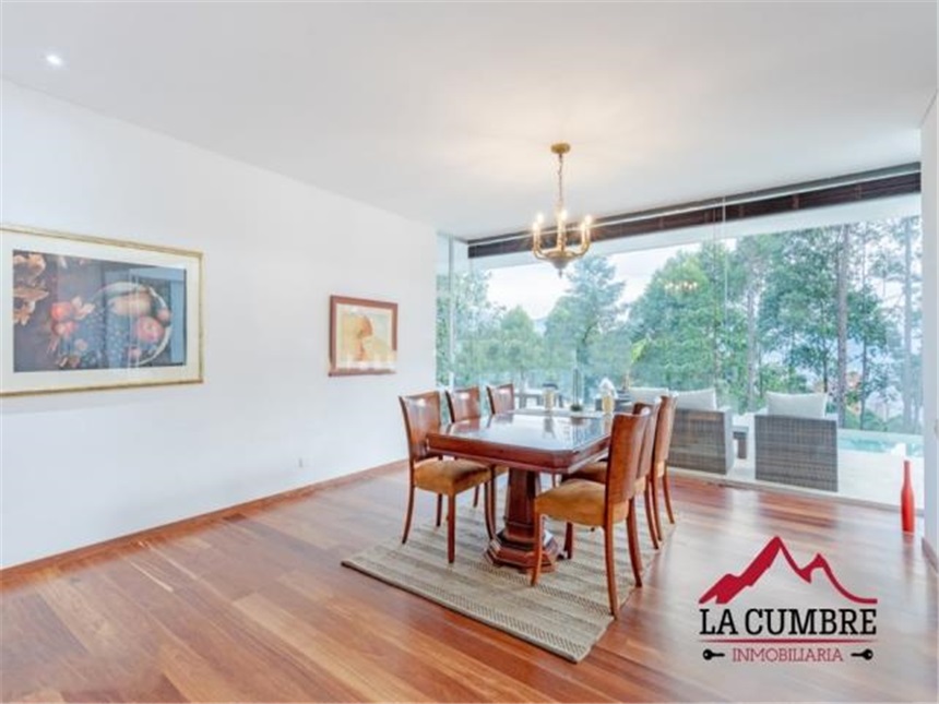 Casa de 3 alcobas en venta en El Tesoro, Medellín, 415 m² · foto 6 de 10