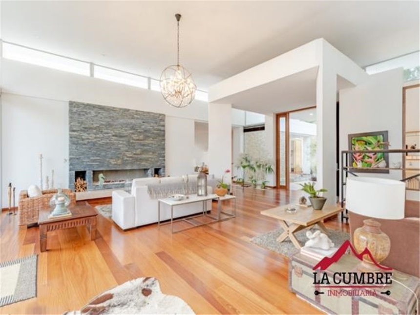 Casa de 3 alcobas en venta en El Tesoro, Medellín, 415 m² · foto 3 de 10