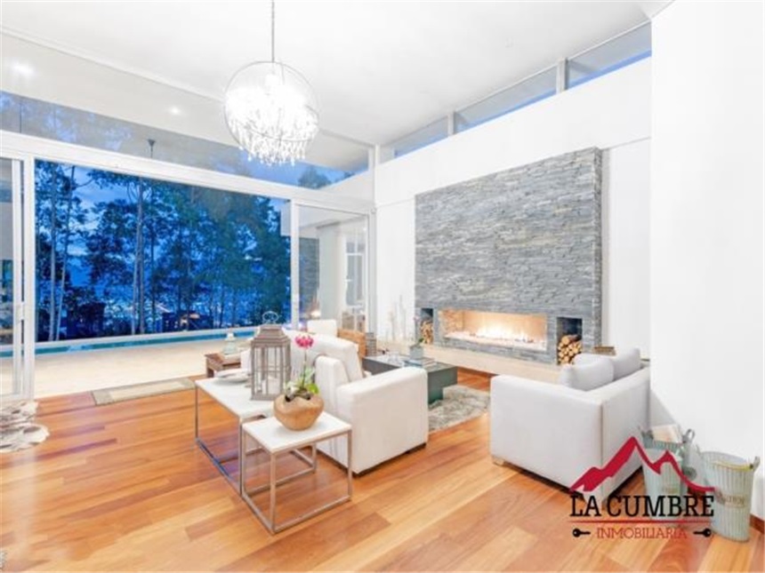 Casa de 3 alcobas en venta en El Tesoro, Medellín, 415 m² · foto 2 de 10