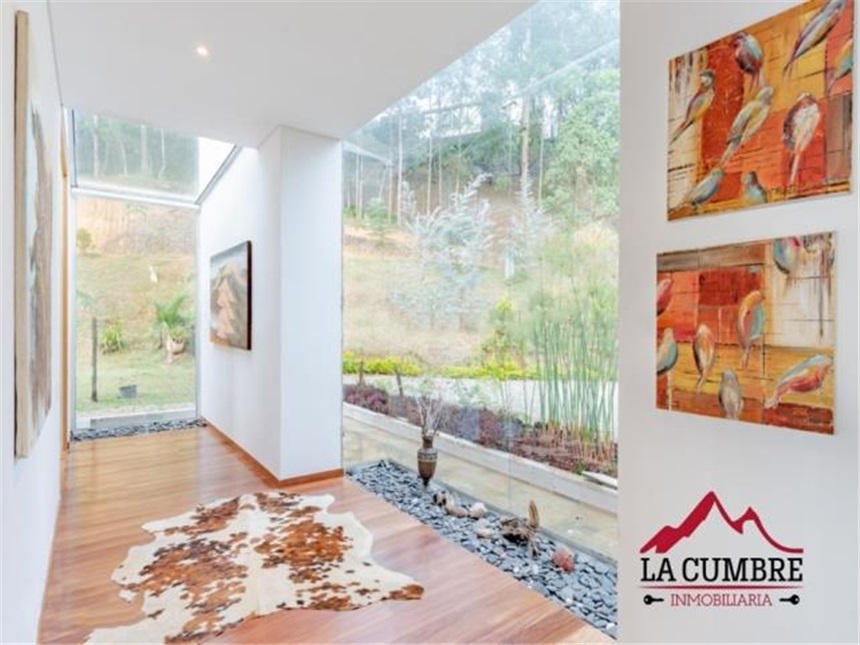 Casa de 3 alcobas en venta en El Tesoro, Medellín, 415 m² · foto 8 de 10
