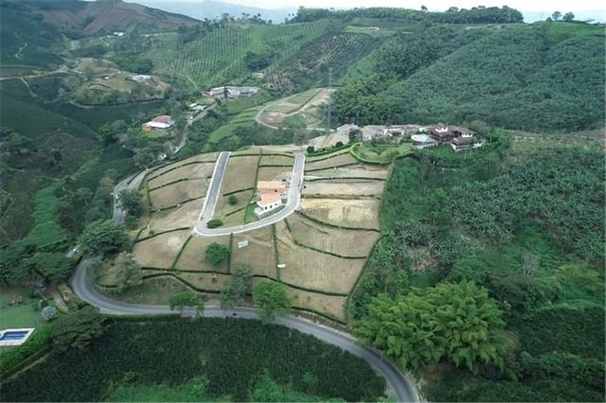Lote en Venta – další