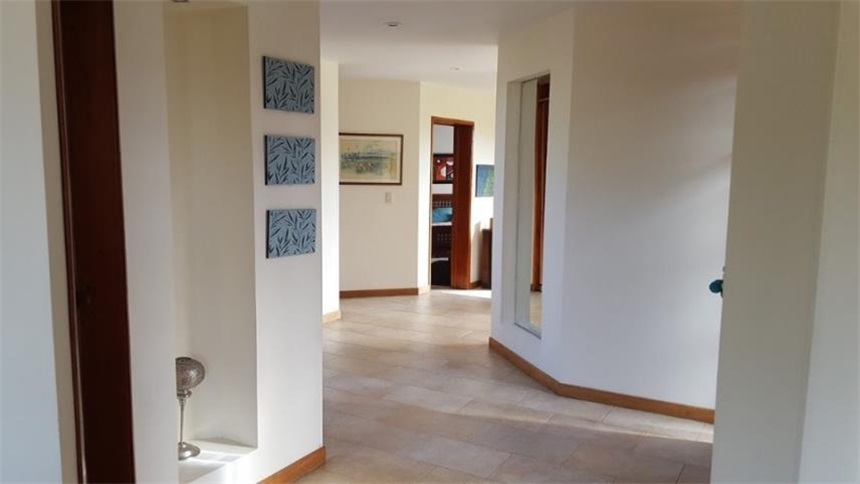 Casa de 3 alcobas en venta en Cr. Las Huertas De Cajica I, Cajicá, 216 m² · foto 5 de 11
