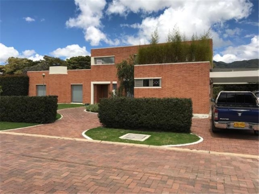 Casa de 4 alcobas en venta en Lagos De Torca, Bogotá, 330 m² · foto 2 de 24