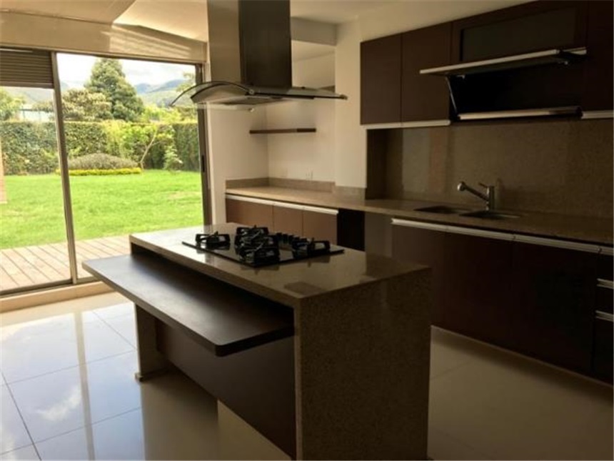 Casa de 4 alcobas en venta en Lagos De Torca, Bogotá, 330 m² · foto 5 de 24
