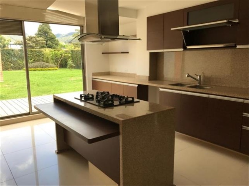 Casa de 4 alcobas en venta en Lagos De Torca, Bogotá, 330 m² · foto 4 de 24