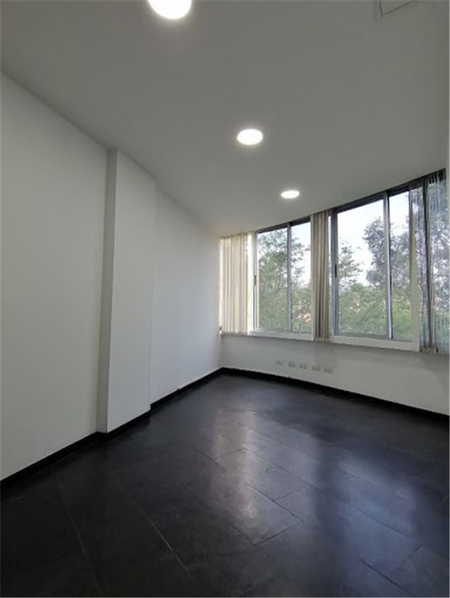 Oficina en arriendo en Manila, Medellín, 50 m² · foto 4 de 11