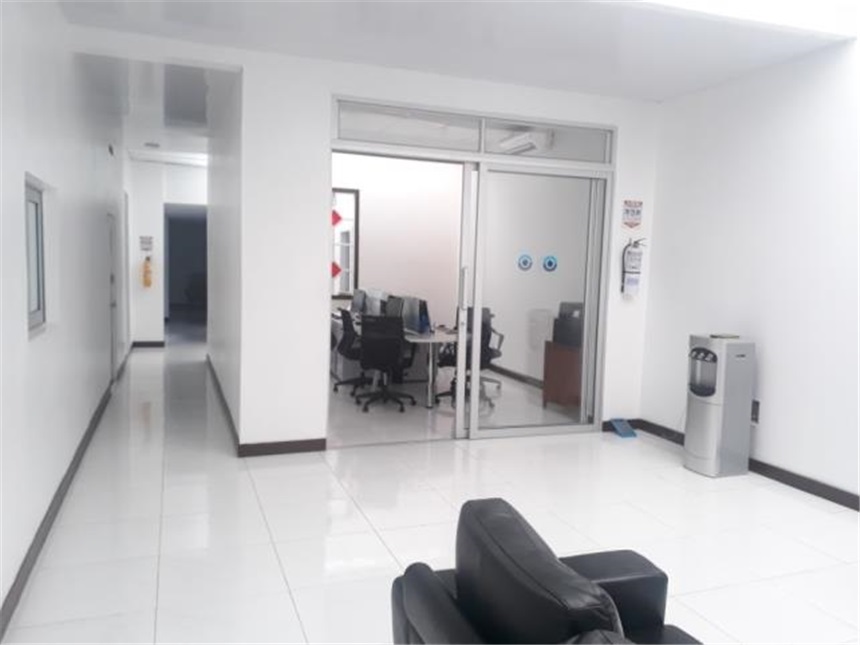Local en Arriendo - Más
