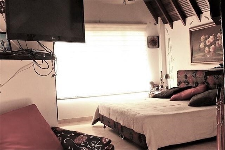 Casa de 5 alcobas en venta en Lagos Del Cacique, Bucaramanga, 492 m² · foto 11 de 24