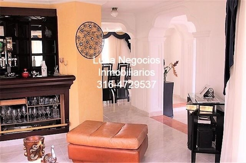 Casa de 5 alcobas en venta en Lagos Del Cacique, Bucaramanga, 492 m² · foto 6 de 24