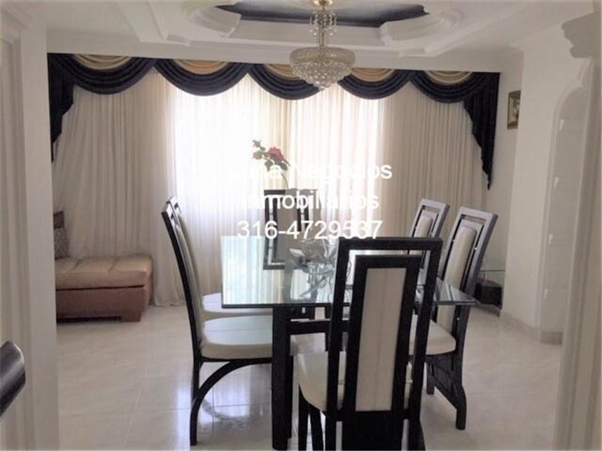 Casa de 5 alcobas en venta en Lagos Del Cacique, Bucaramanga, 492 m² · foto 3 de 24