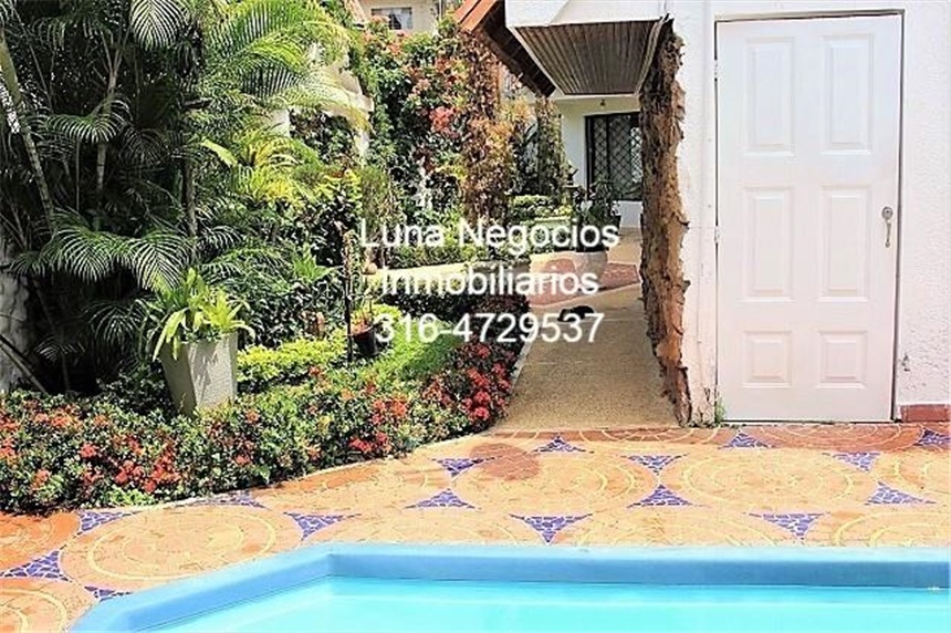 Casa de 5 alcobas en venta en Lagos Del Cacique, Bucaramanga, 492 m² · foto 2 de 24
