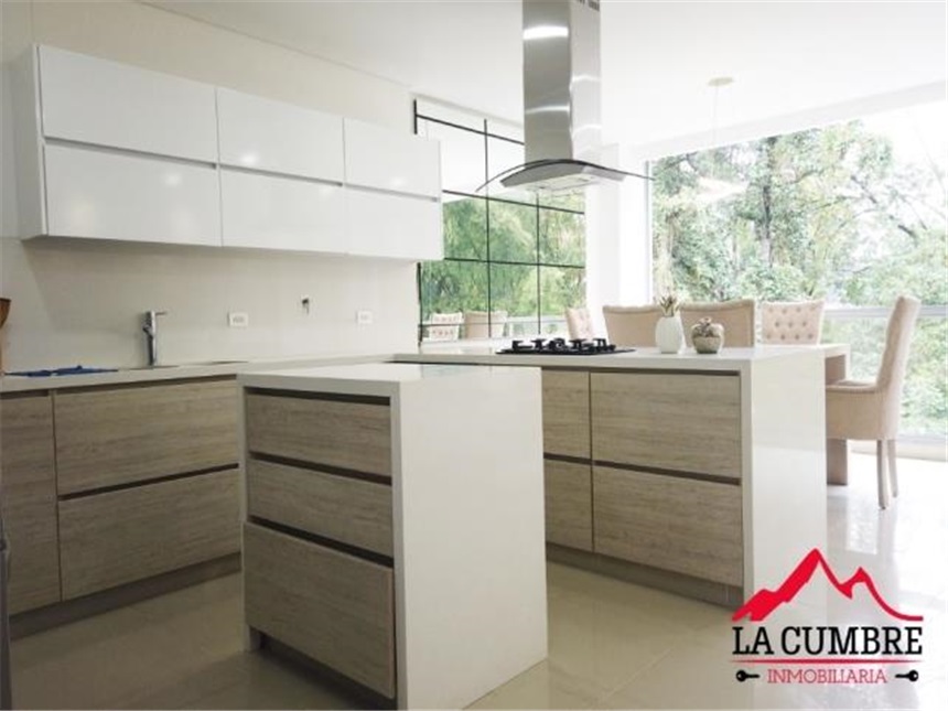 Casa de 3 alcobas en venta en Loma El Atravesado, Envigado, 224 m² · foto 10 de 15