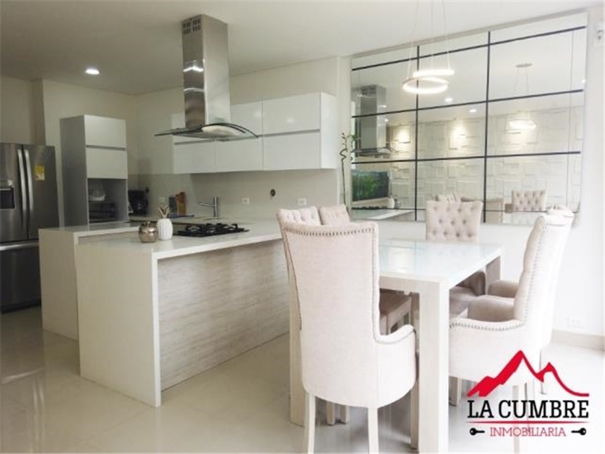 Casa de 3 alcobas en venta en Loma El Atravesado, Envigado, 224 m² · foto 7 de 15