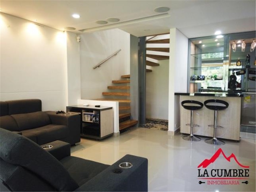 Casa de 3 alcobas en venta en Loma El Atravesado, Envigado, 224 m² · foto 12 de 15