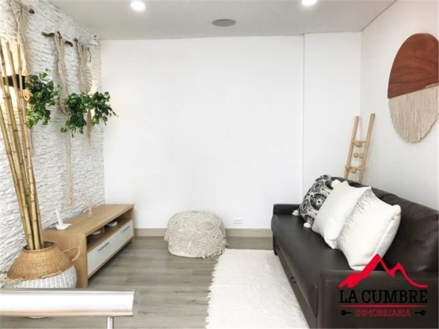 Casa de 3 alcobas en venta en Loma El Atravesado, Envigado, 224 m² · foto 13 de 15