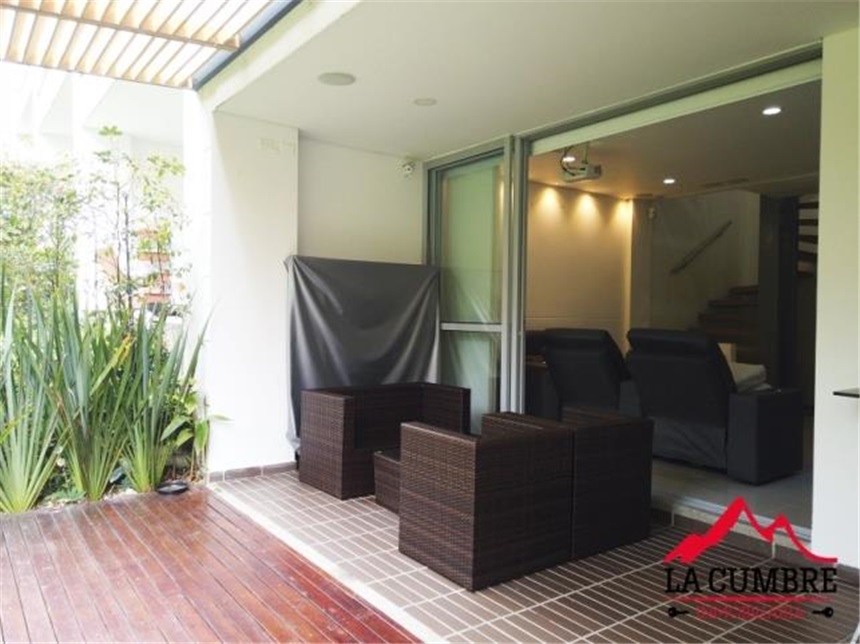 Casa de 3 alcobas en venta en Loma El Atravesado, Envigado, 224 m² · foto 4 de 15