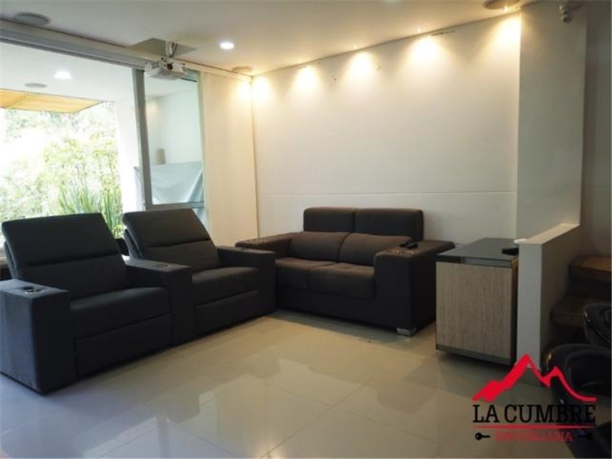 Casa de 3 alcobas en venta en Loma El Atravesado, Envigado, 224 m² · foto 11 de 15