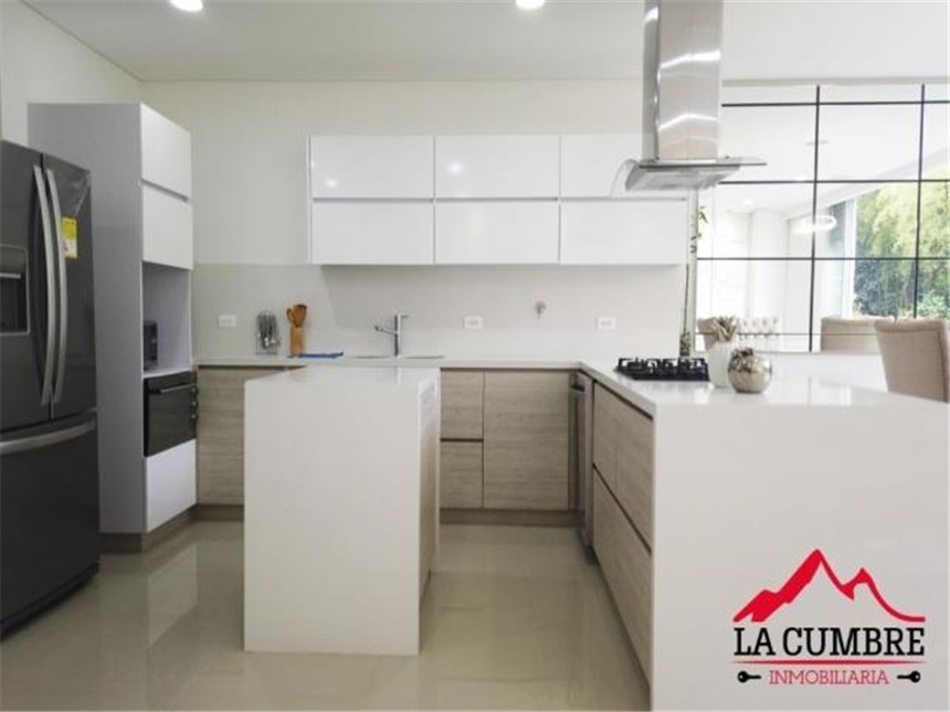 Casa de 3 alcobas en venta en Loma El Atravesado, Envigado, 224 m² · foto 9 de 15