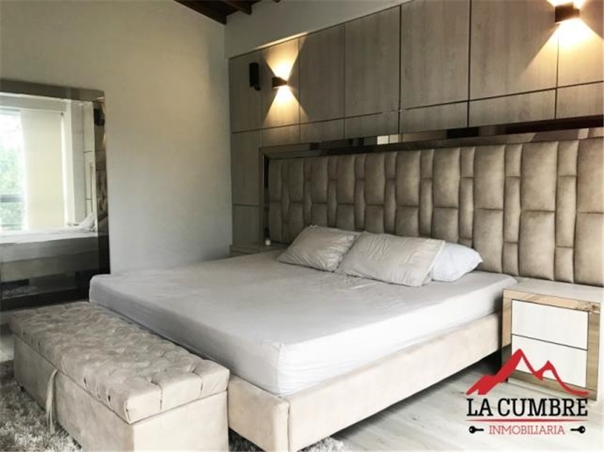 Casa de 3 alcobas en venta en Loma El Atravesado, Envigado, 224 m² · foto 14 de 15