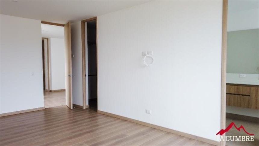 Casa de 3 alcobas en venta en Loma El Atravesado, Envigado, 230 m² · foto 9 de 20