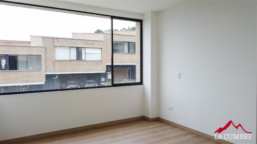 Casa de 3 alcobas en venta en Loma El Atravesado, Envigado, 230 m² · foto 15 de 20