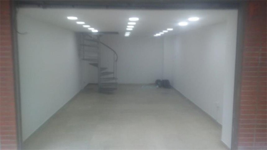 Local en Arriendo - Más