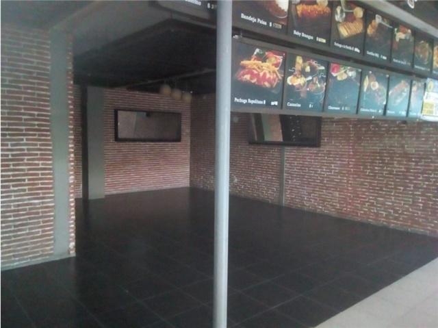 Local en Arriendo - Más